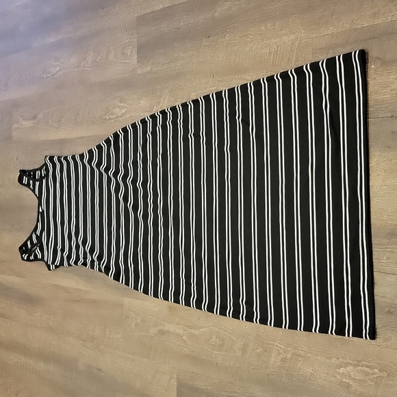 Bundle 3 items for $10. Now women's tank maxi dress. - Picture 4 of 9